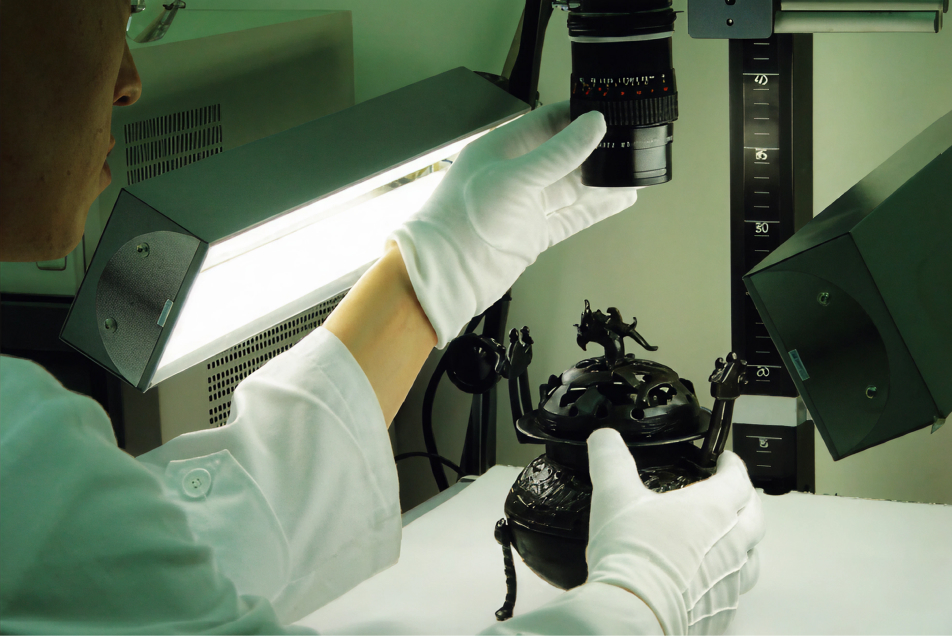 유물의 과학적 조사 모습