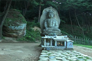경주 남산 미륵곡 석조여래좌상