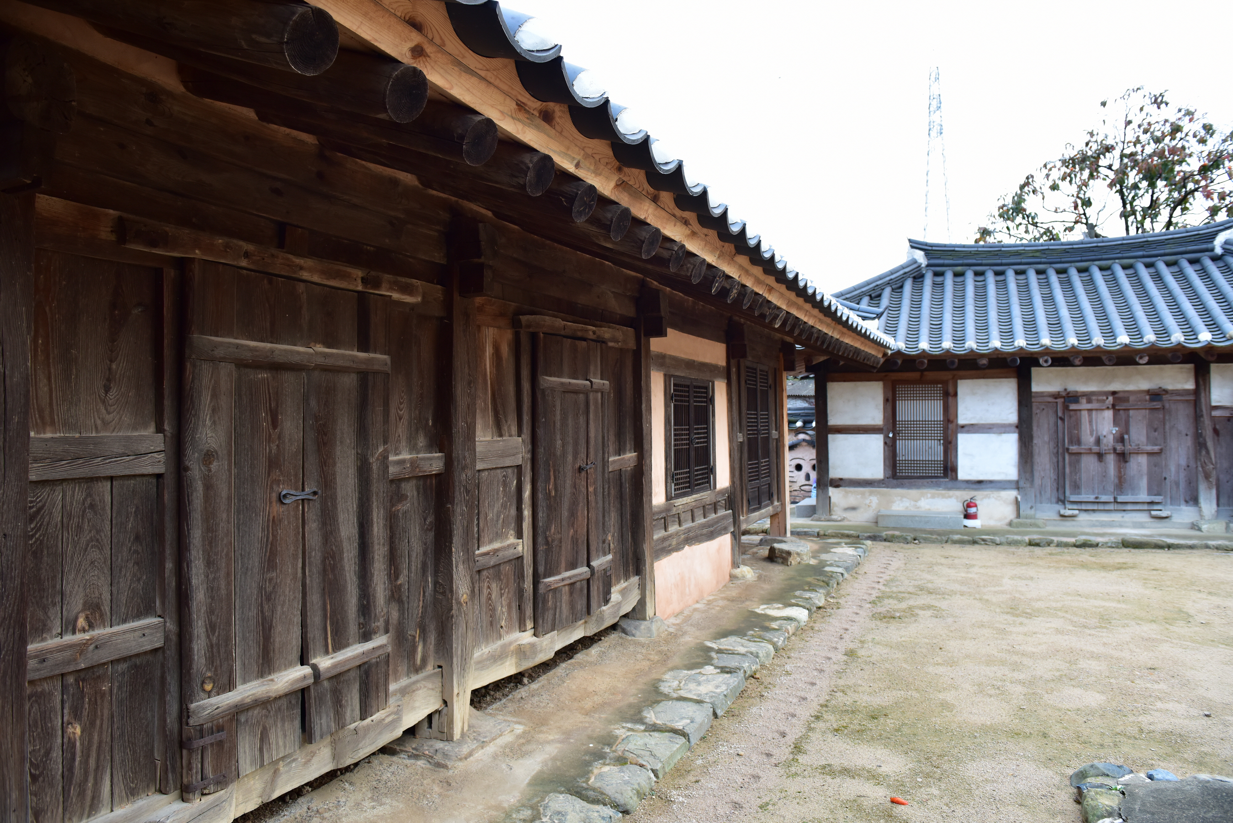 국가유산이미지 | 울산학성이씨근재공고택_곳간과 문간채 (촬영년도 : 2015년) 울산학성이씨근재공고택_곳간과 문간채 (촬영년도 : 2015년)
