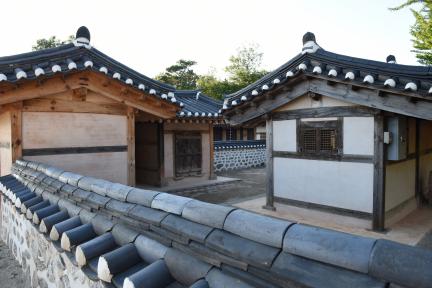 철종외가_담당 전경 (촬영년도 : 2015년)
