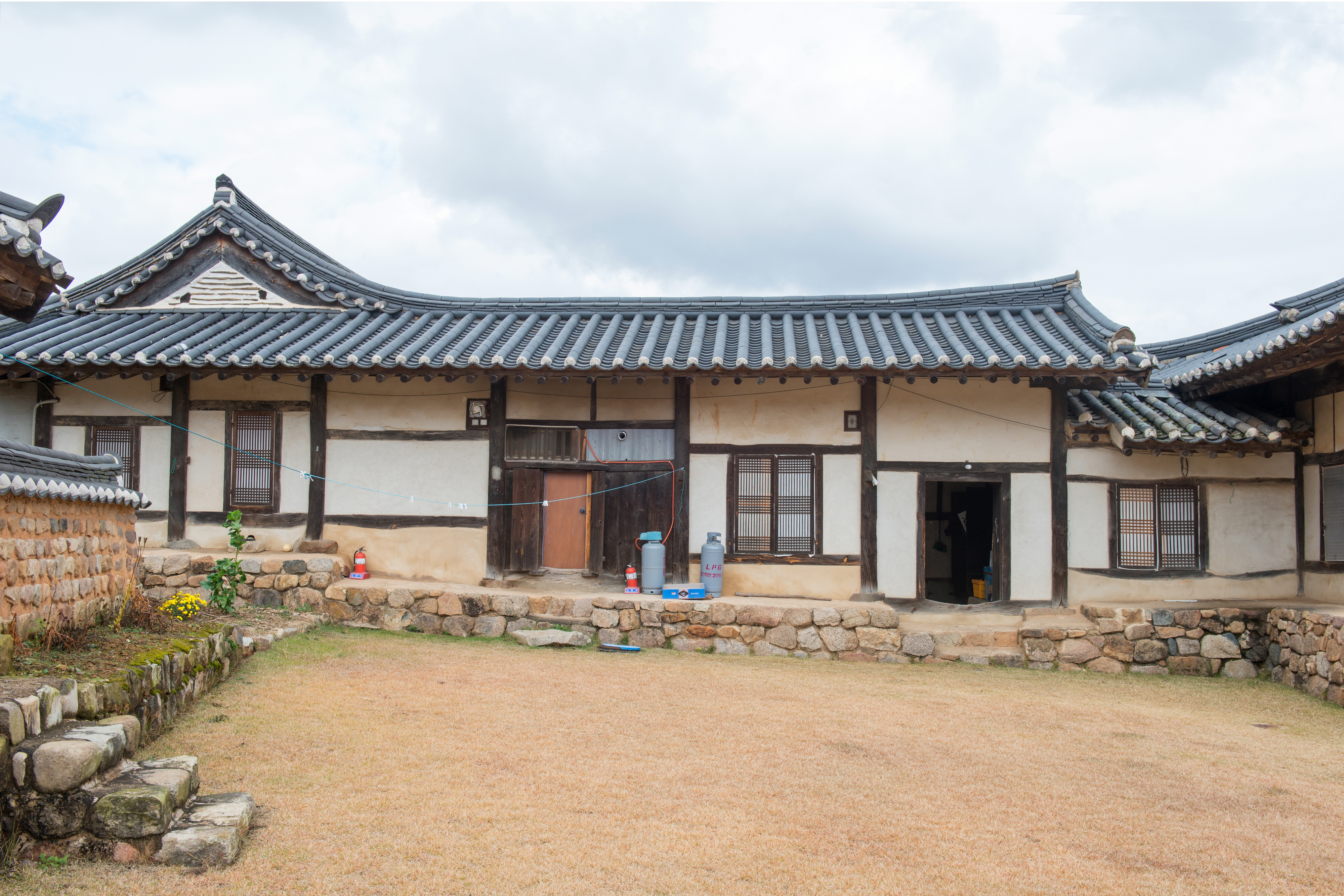 국가유산이미지 | 이우당종택_안채 측면 (촬영년도 : 2015년) 이우당종택_안채 측면 (촬영년도 : 2015년)