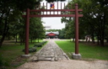 참도와 정자각 전경