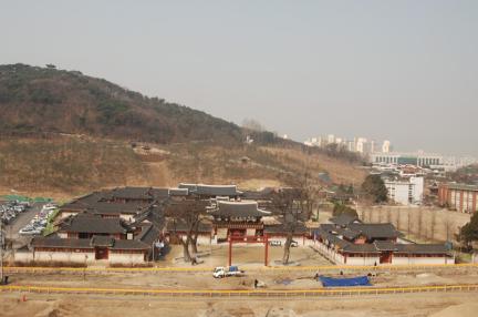 복원된 화성행궁 전경
