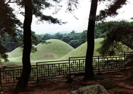경주 배동 삼릉 근경