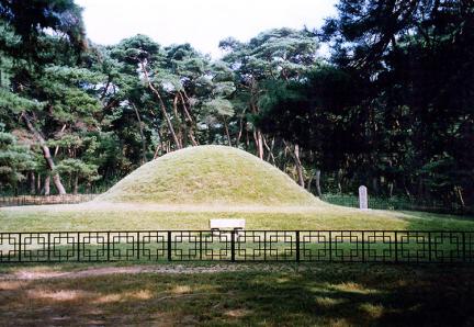 경주 지마왕릉 전면