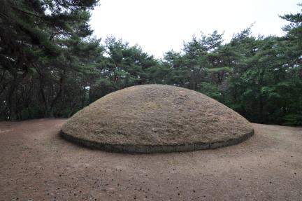 경주 정강왕릉 배면 (고도보존육성과, 2017)