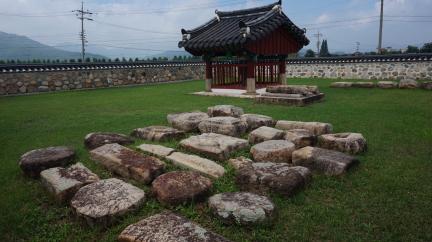 경주 재매정 초석 및 기단부 석재 (고도보존육성과, 2017)