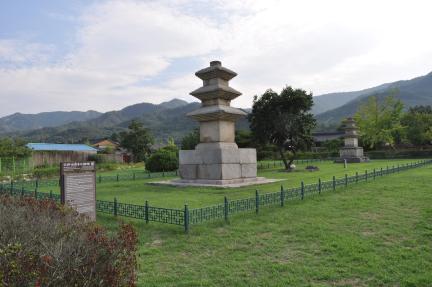 경주 남산일원 경주 남산 전 염불사지 동/서 삼층석탑 (고도보존육성과, 2017)