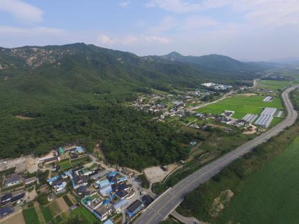 경주 남산일원 배동 삼릉 인근 북쪽상공(남쪽으로 조망) (고도보존육성과, 2017)