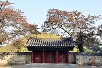 경주 미추왕릉_입구 (촬영년도 : 2015년)