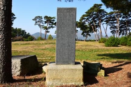 경주 나정_나정비 정면 (촬영년도 : 2015년)