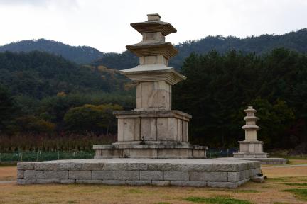 경주 남산 일원_염불사지 삼층석탑 (촬영년도 : 2015년)