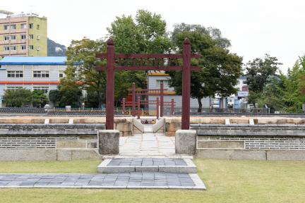 사직단_서신문에서 바라본 사직단 (촬영년도 : 2015년)