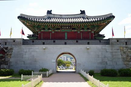 강화산성_강부동문 전경 (촬영년도 : 2015년)