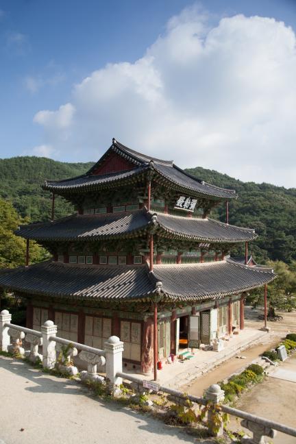김제 금산사 일원_오층석탑에서 바라 본 미륵전 (촬영년도 : 2015년)