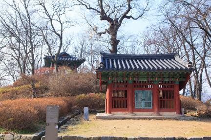 공주 공산성_쌍수정과 사적비 (촬영년도 : 2015년)