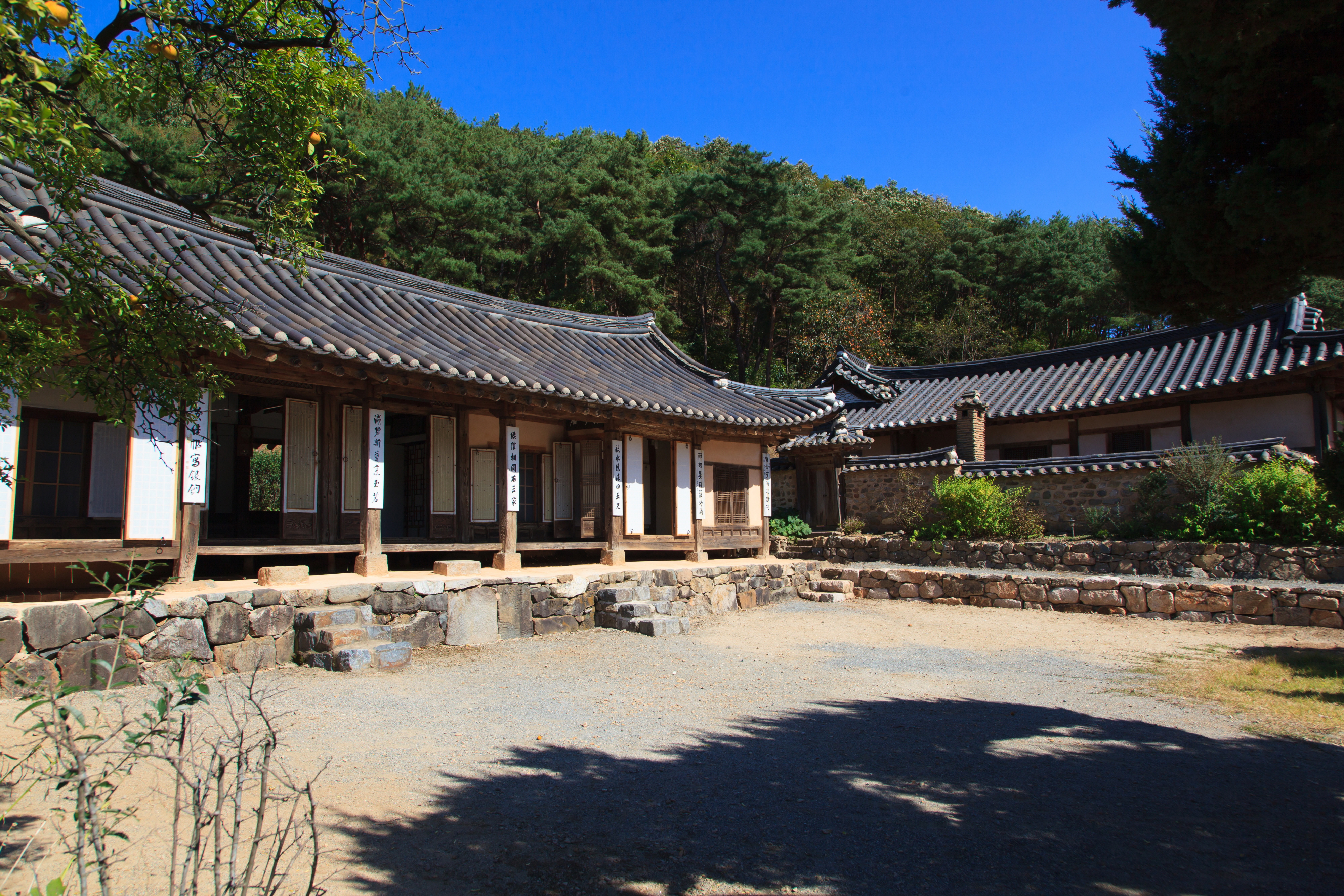 문화재이미지 | 예산 수당고택_사랑채와 안채 전경 (촬영년도 : 2015년) 예산 수당고택_사랑채와 안채 전경 (촬영년도 : 2015년)
