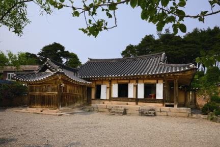 본채 정면