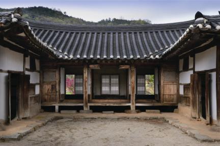 안채 전경