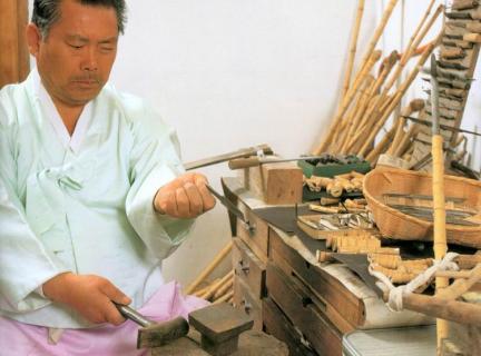 망치로두들겨칼날제락