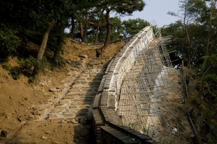 147396_회곽로 계단 설치_석장(이의상)_국가유산청