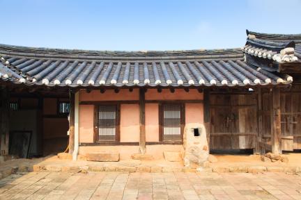 아산향교_문간채 (촬영년도 : 2015년)