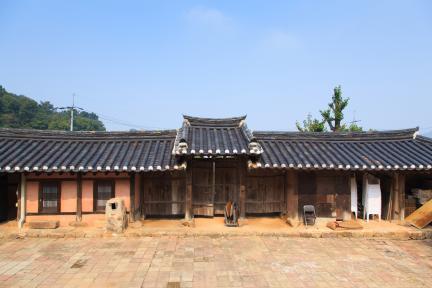 아산향교_외삼문과 문간채 (촬영년도 : 2015년)