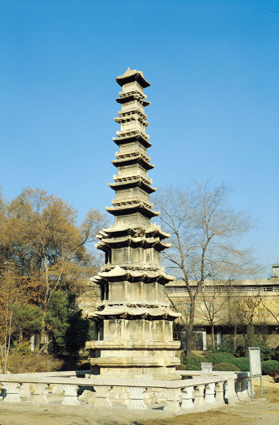 서울 원각사지 십층석탑 전경