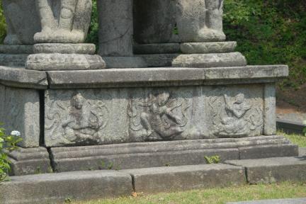 하층기단 비천상