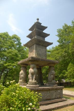 구례 화엄사 사사자 삼층석탑 측면
