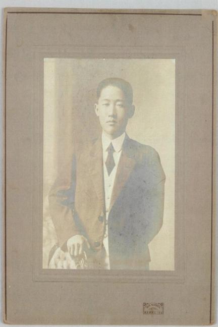윤현진 관련 자료(친필편지, 사진) 출처 양산시립독립기념관