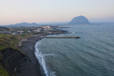 송악산에서 바라본 산방산일대