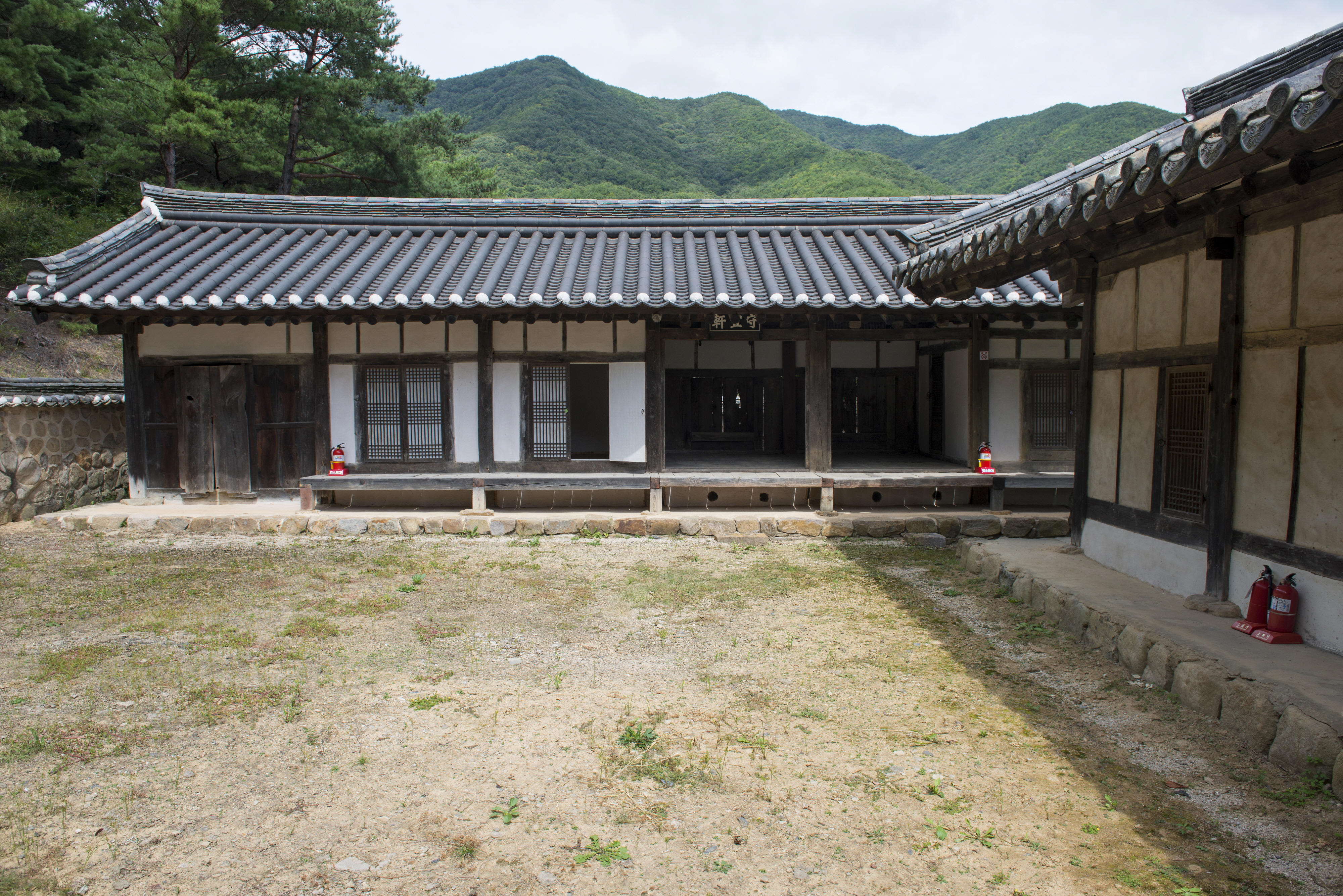 문화재이미지 | 사의당_수의헌 정면 (촬영년도 : 2015년) 사의당_수의헌 정면 (촬영년도 : 2015년)