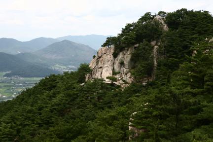 삼릉계곡마애석가여래좌상 전경