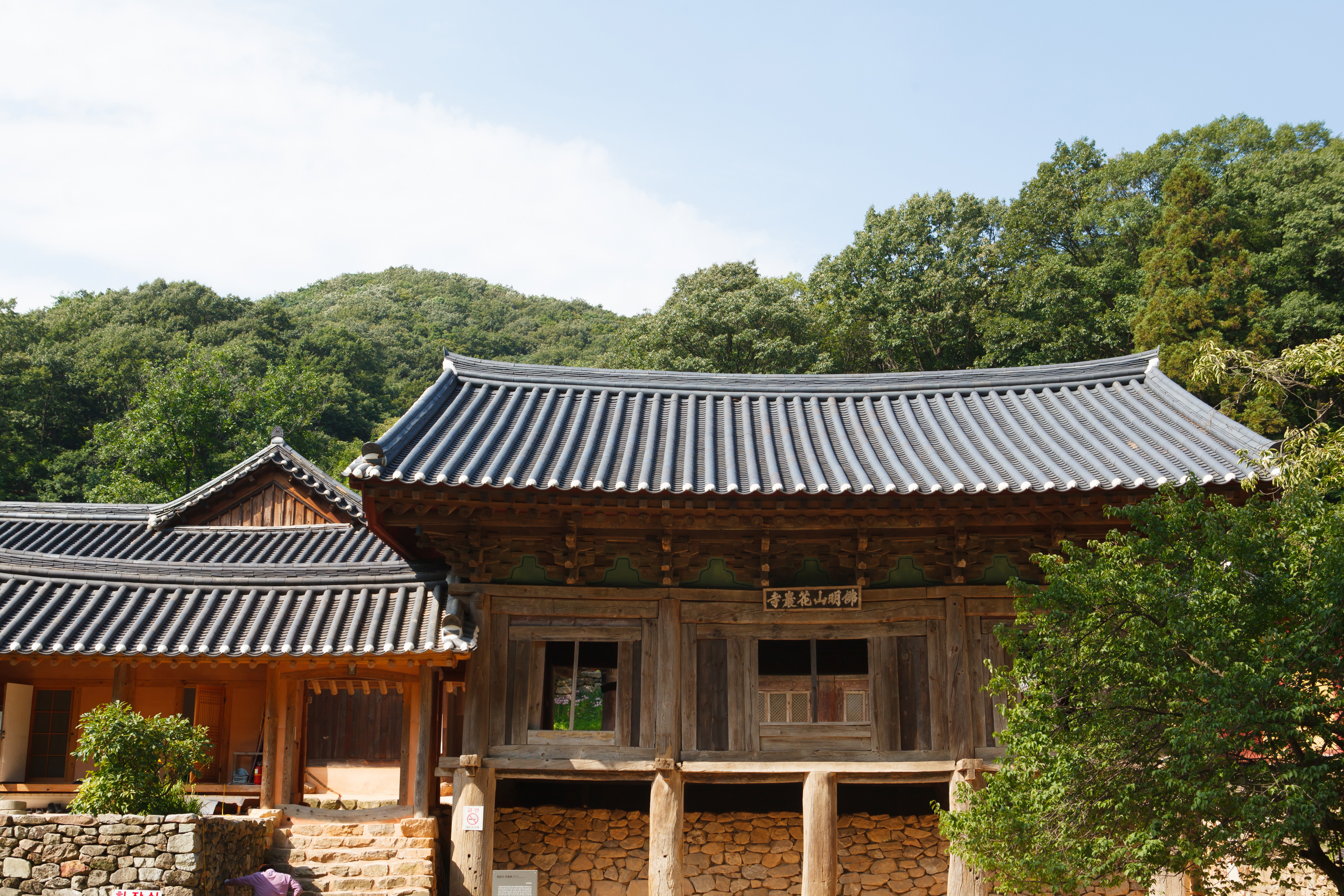 국가유산이미지 | 완주 화암사 우화루_전경2 (촬영년도 : 2015년) 완주 화암사 우화루_전경2 (촬영년도 : 2015년)
