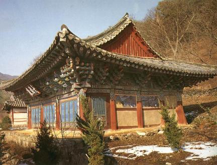 청룡사대웅전