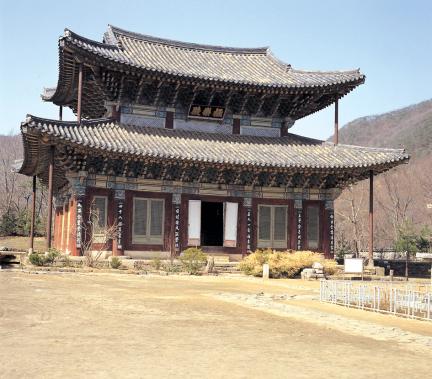 무량사 극락전 전경