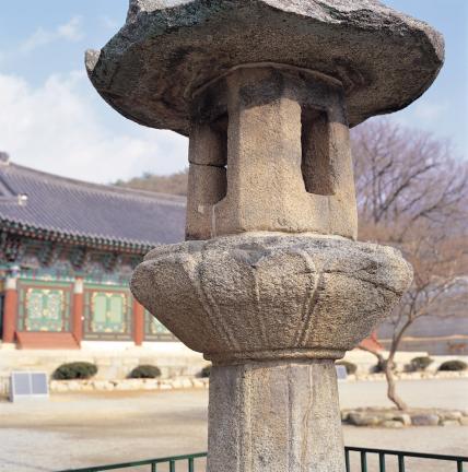 석등의 화사석 및 앙련석