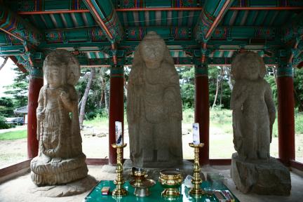 경주 배동 석조여래삼존입상