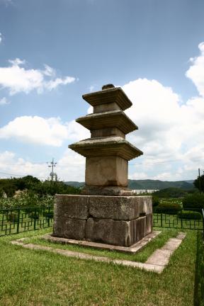 경주 남산동 동ㆍ서 삼층석탑(동탑)