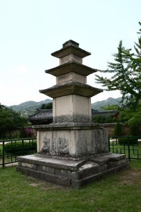 경주 남산동 동ㆍ서 삼층석탑(서탑)