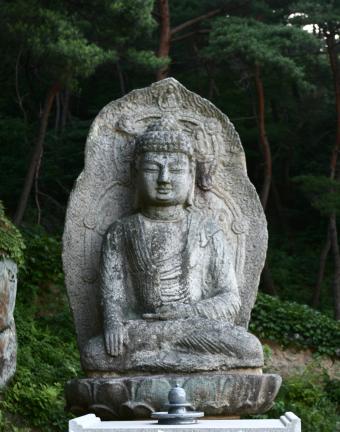 경주 남산 미륵곡 석조여래좌상