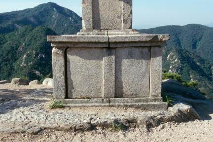 경주남산용장사곡삼층석탑(기단부)