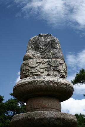 경주 남산 용장사곡 석조여래좌상