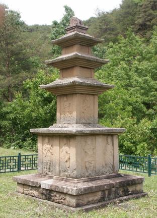 의성 관덕리 삼층석탑