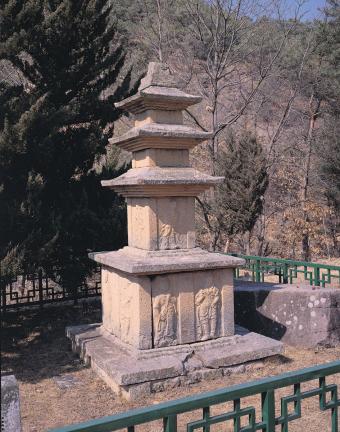 의성 관덕리 삼층석탑