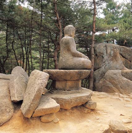 석조여래좌상 불신과 대좌 배면