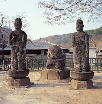 함안 대산리 석조삼존상