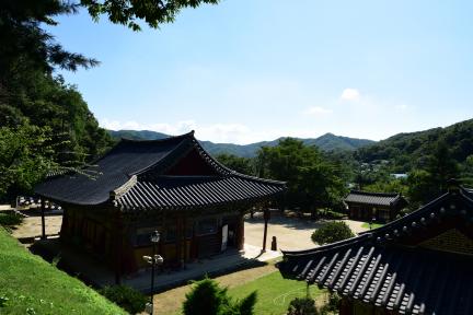 안성 청룡사 대웅전_배면 전경 (촬영년도 : 2015년)