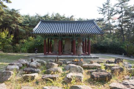 경주 배동 석조여래삼존입상_후경 (촬영년도 : 2015년)